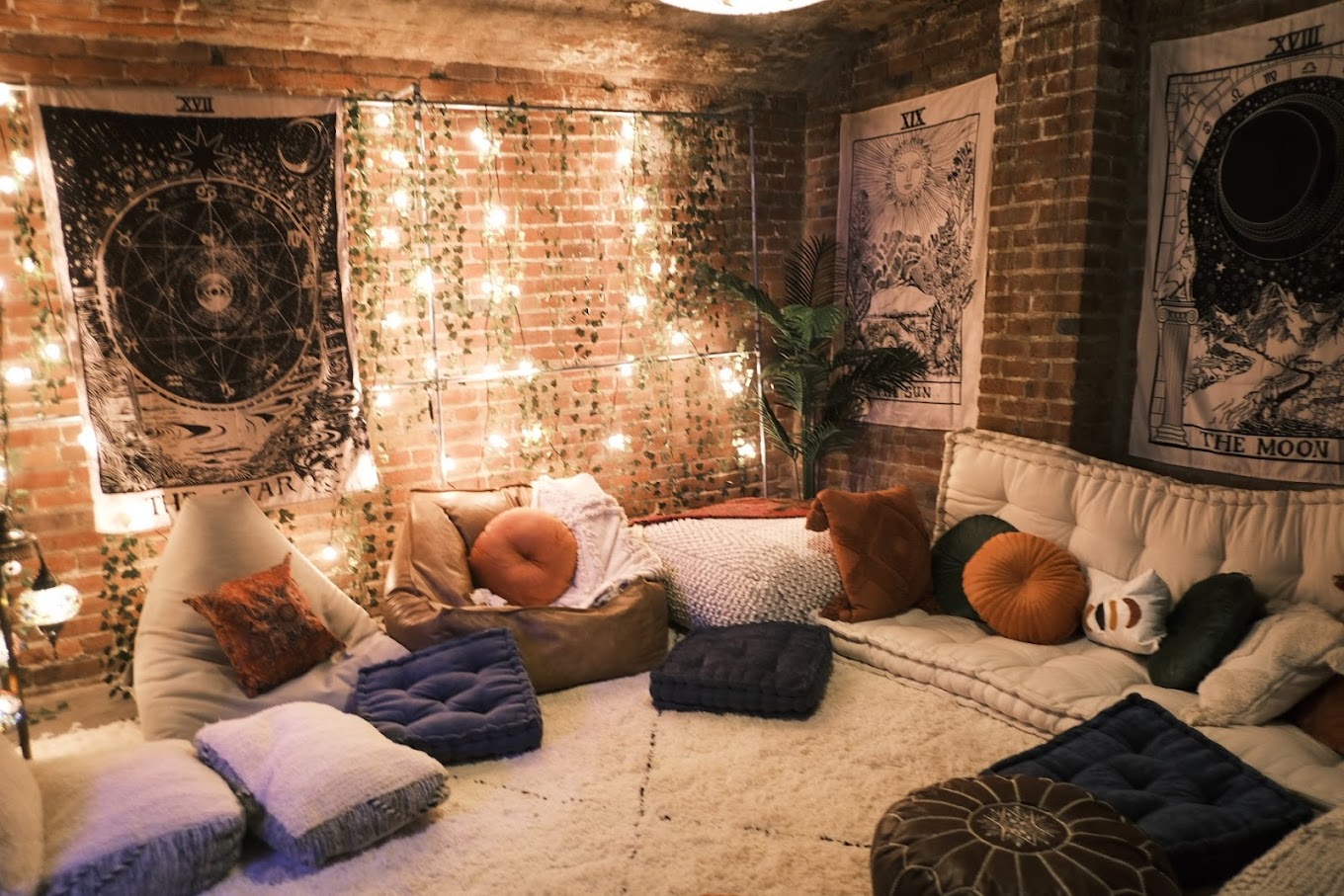 The Astrology Lounge at The Commons